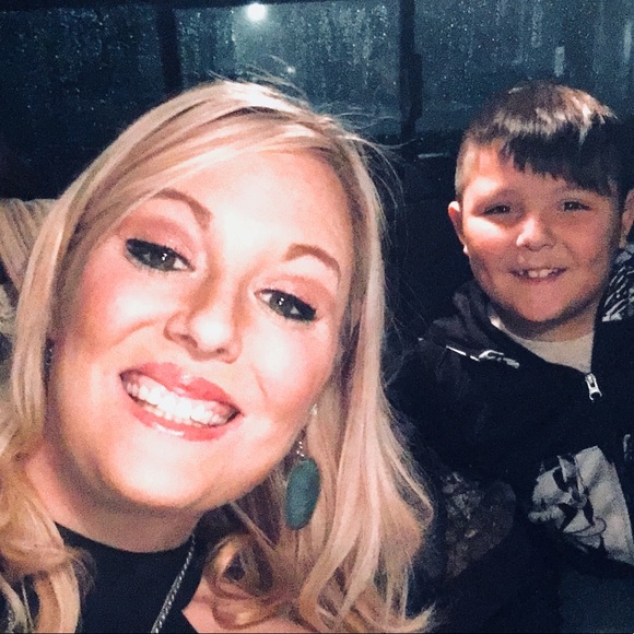 Meet your Posher, Katherine - Picture 1 of 8